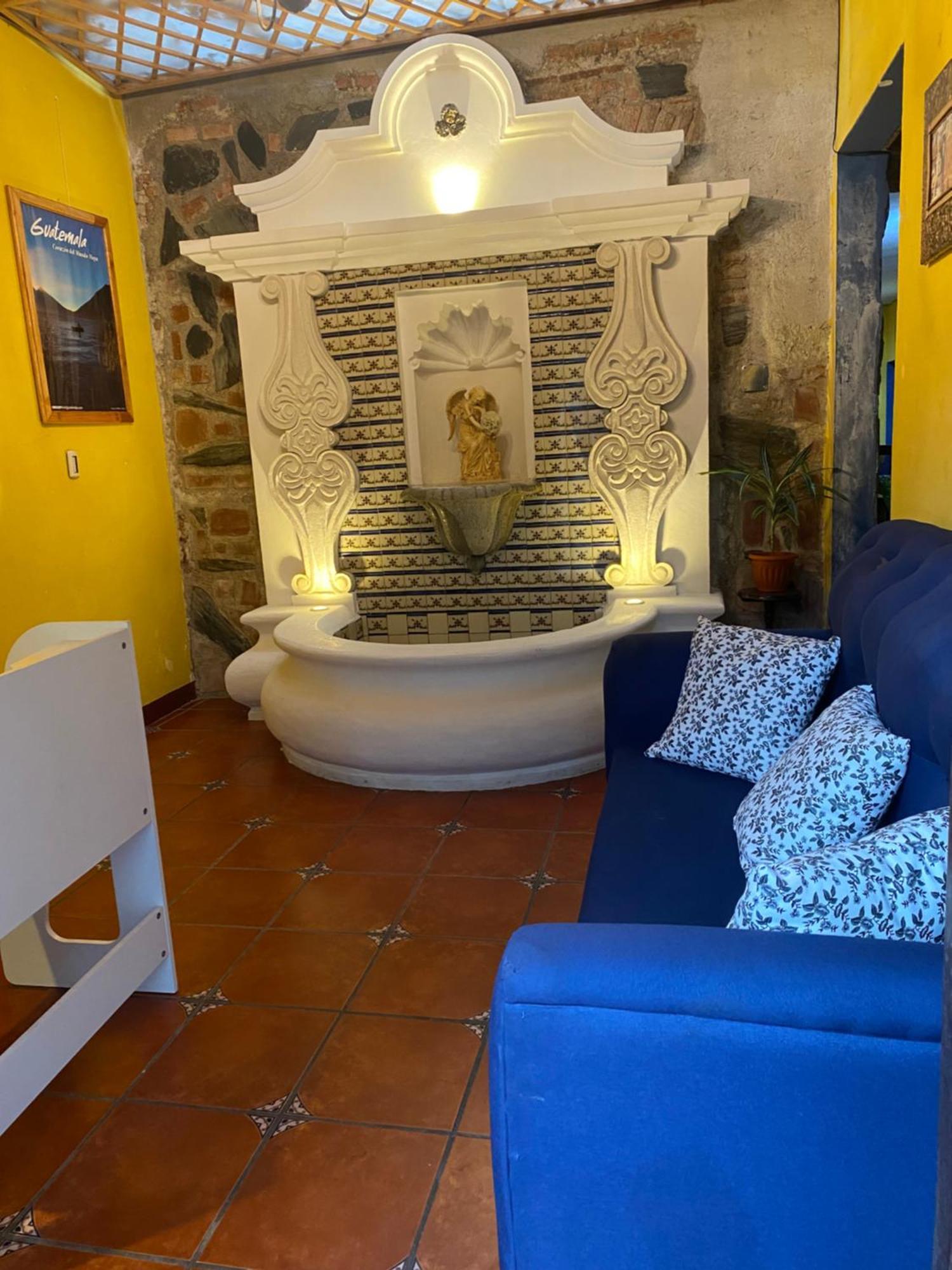Hotel Posada Gutierrez 危地马拉安地瓜 外观 照片